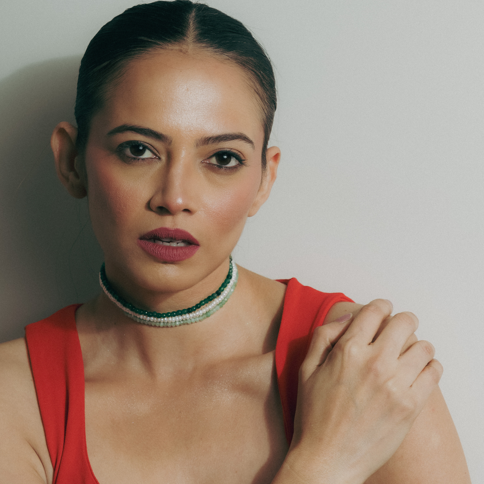 Envy choker in real pearls and onyx stones, handcrafted patwa technique