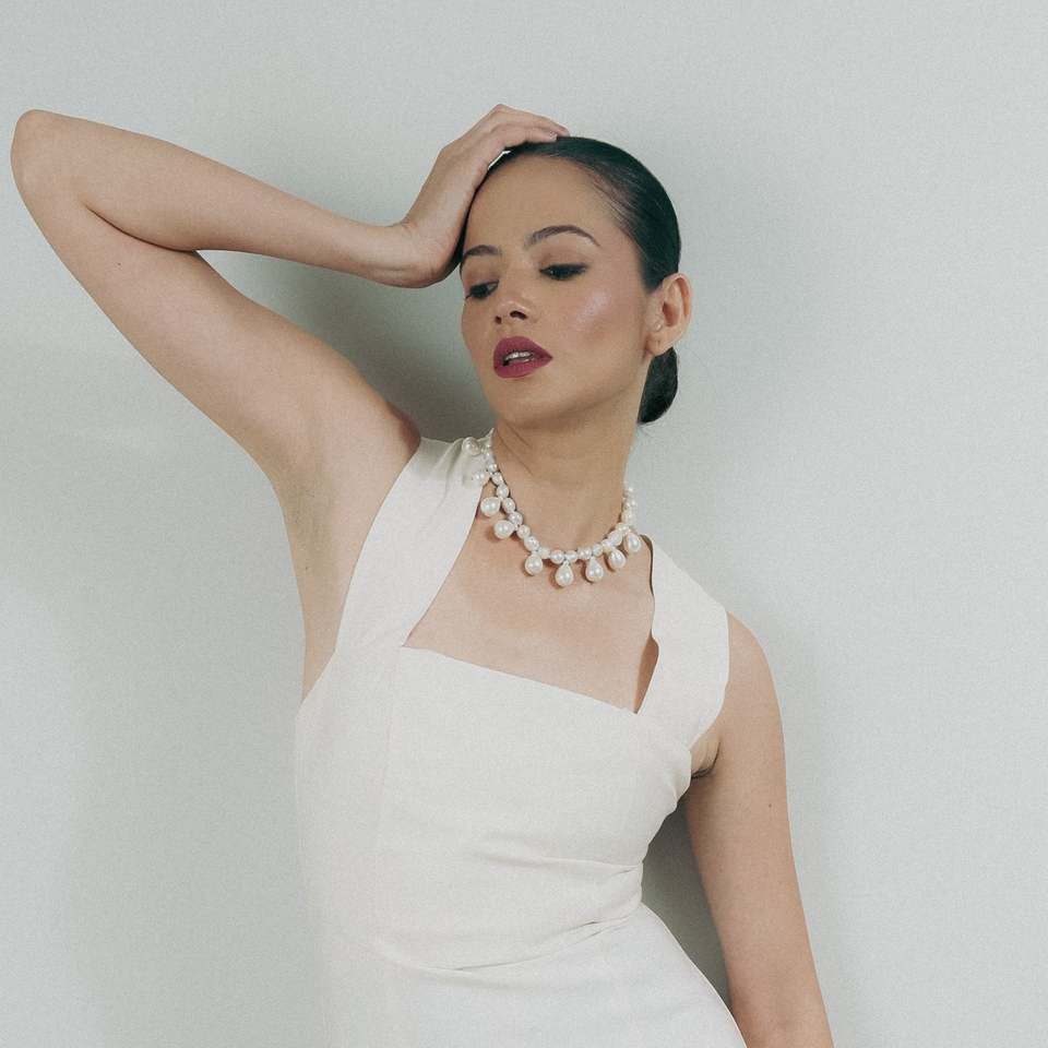 Gloria handcrafted necklace in baroque pearls and shell teardrop pearls