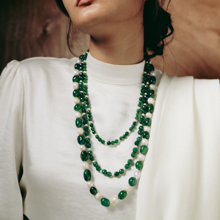 Juniper long necklace in baroque pearls and green tumbled onyx